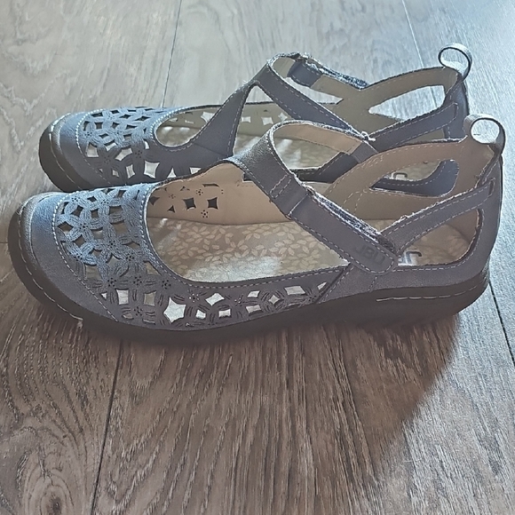 JBU Sandals - Picture 6 of 8